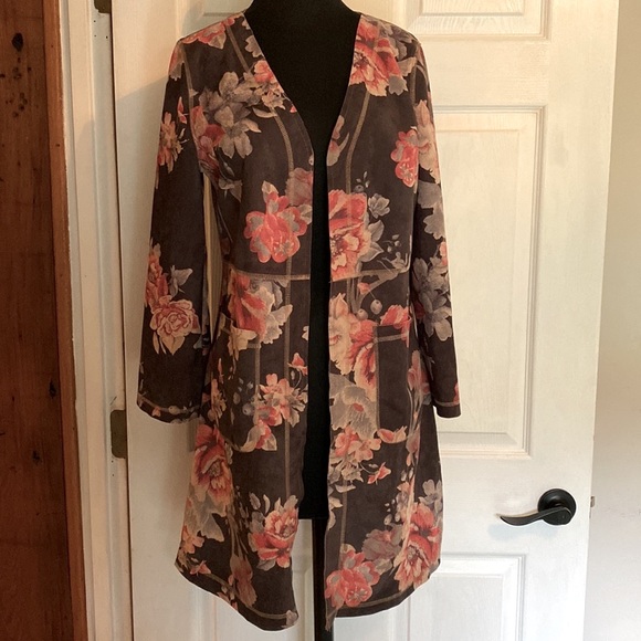 Solitaire Tops - Vintage rose floral suede-like open front duster